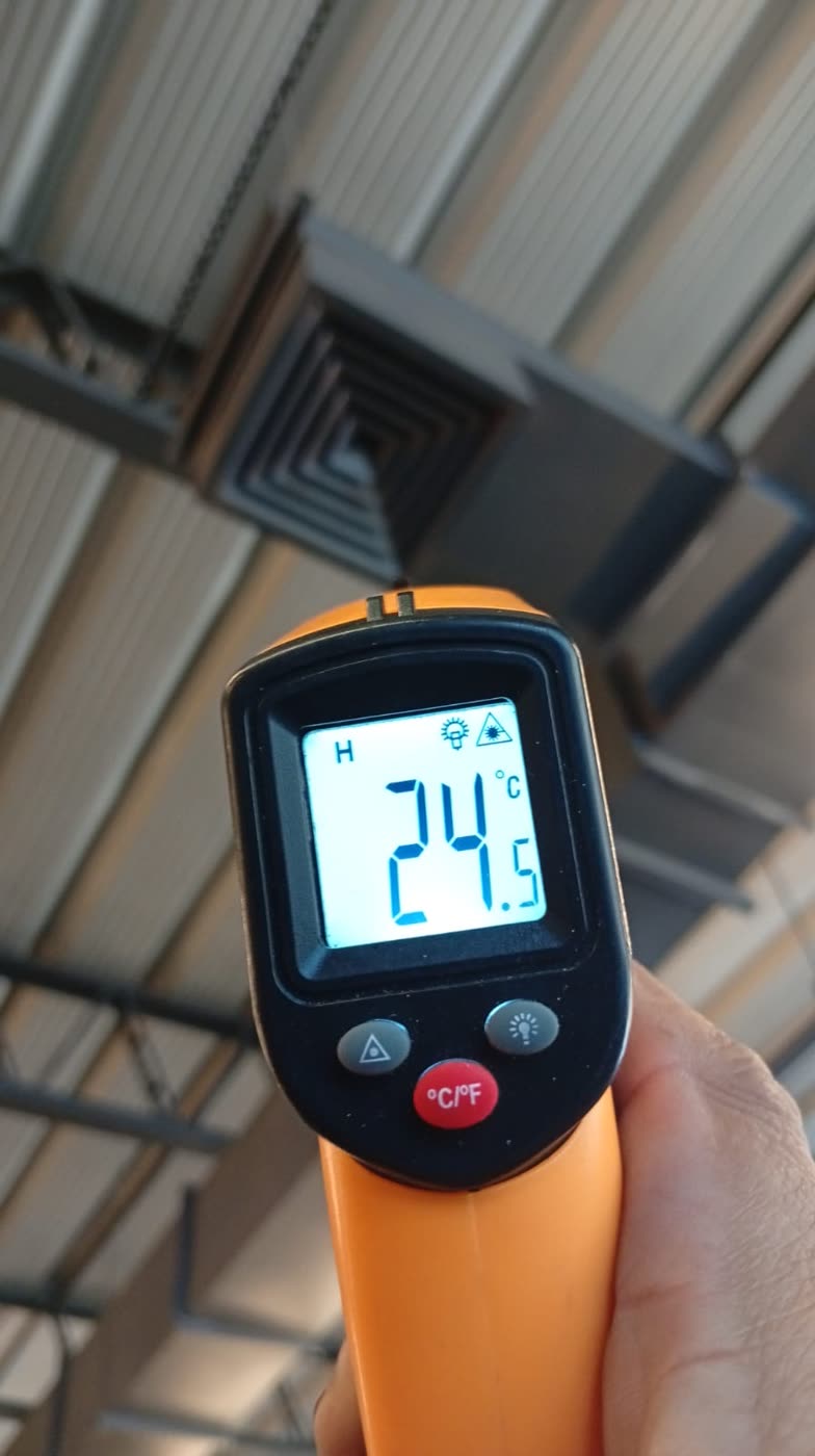 Medição de temperatura na saída de ar: 24,5 °C